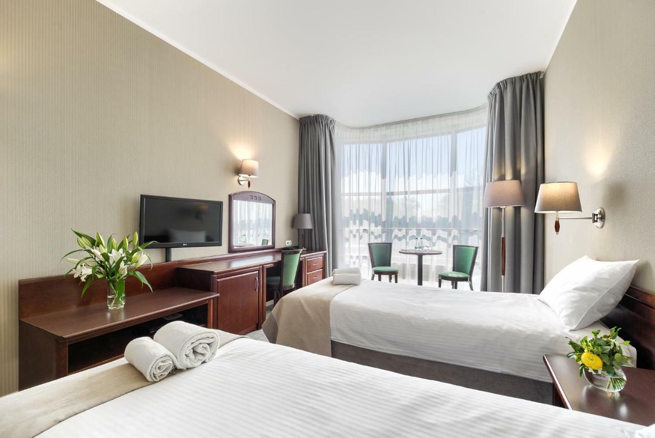 Hotel Olympic Wronki  Экстерьер фото