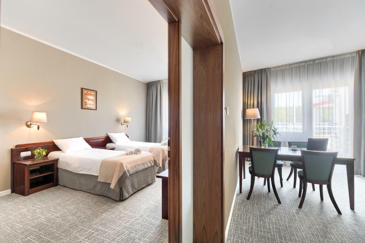 Hotel Olympic Wronki  Экстерьер фото