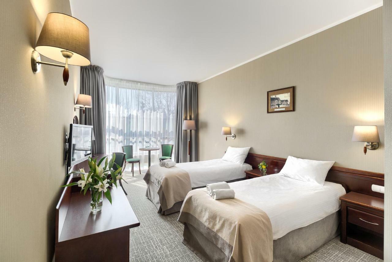 Hotel Olympic Wronki  Экстерьер фото
