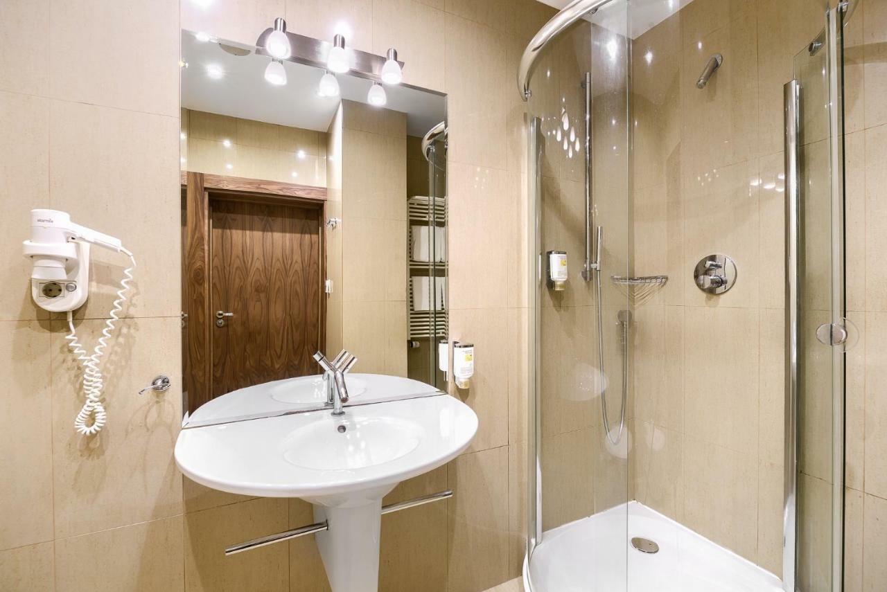 Hotel Olympic Wronki  Экстерьер фото
